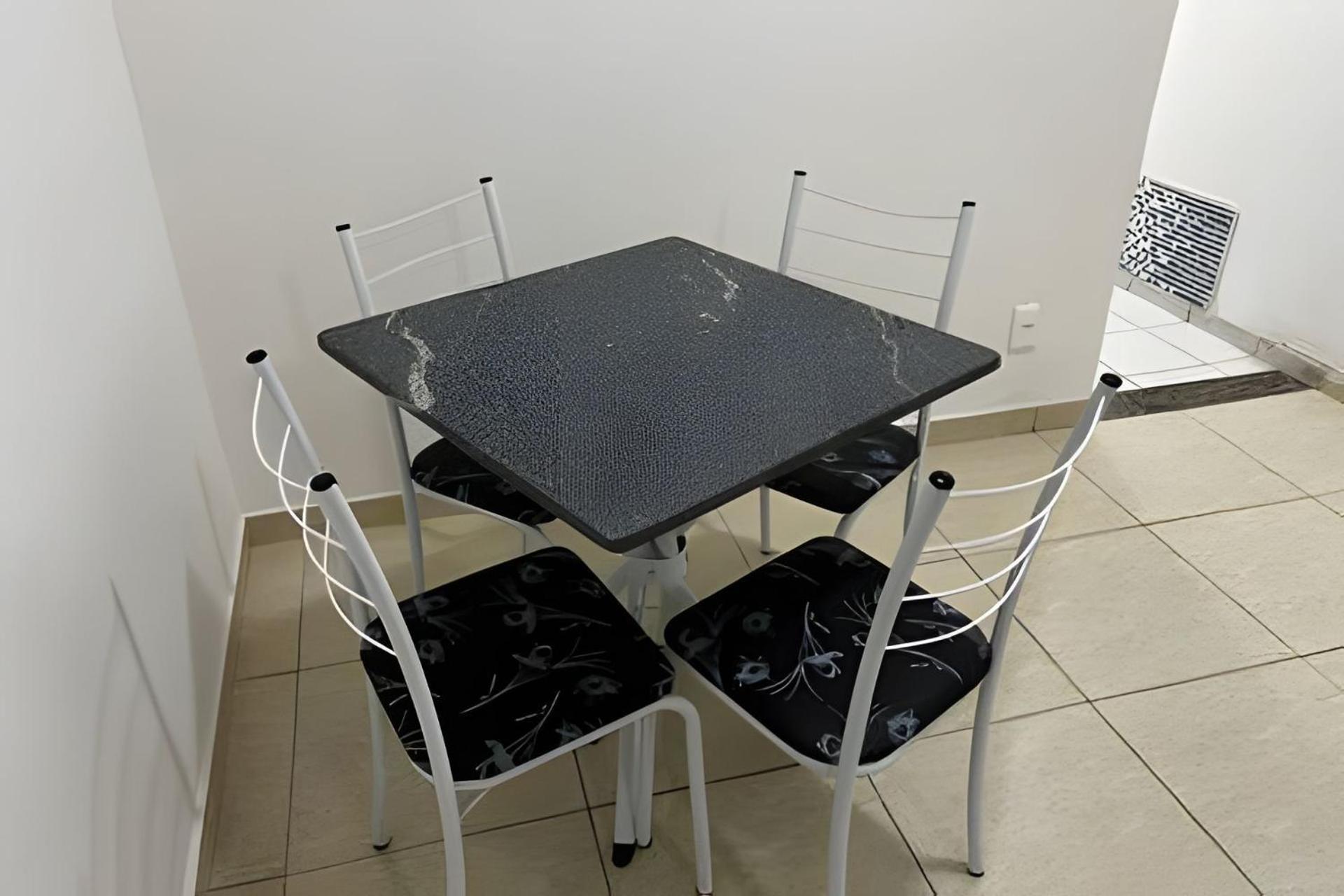 Compacto A 150m Do Metro Cardeal Arcoverde Rio de Janeiro
